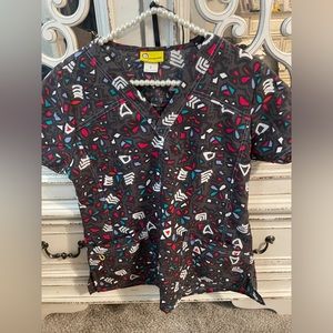 Wonder wink scrub top